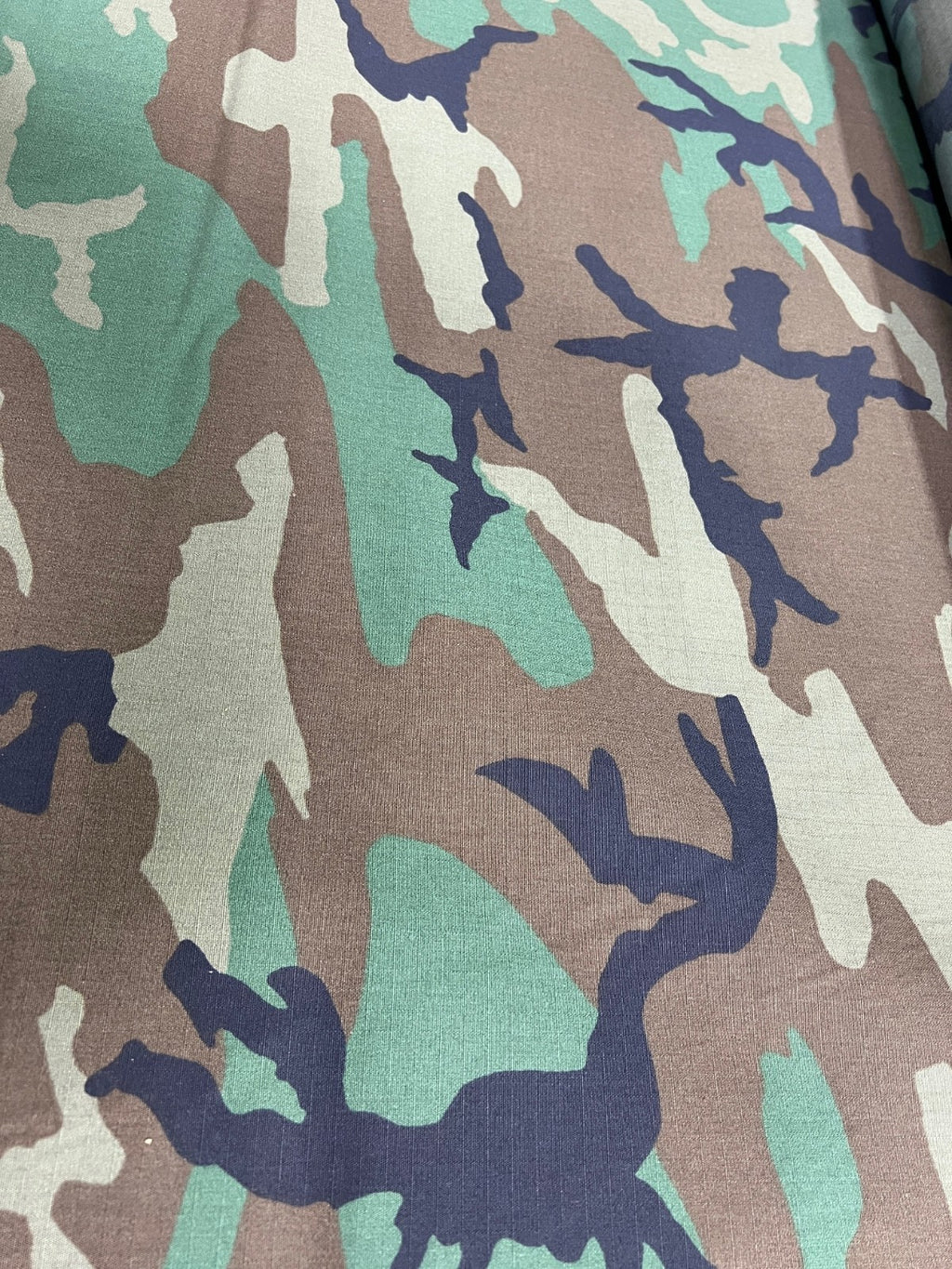 WOODLAND NYCO RIPSTOP CAMOUFLAGE FABRIC MILITARY BDU 65"