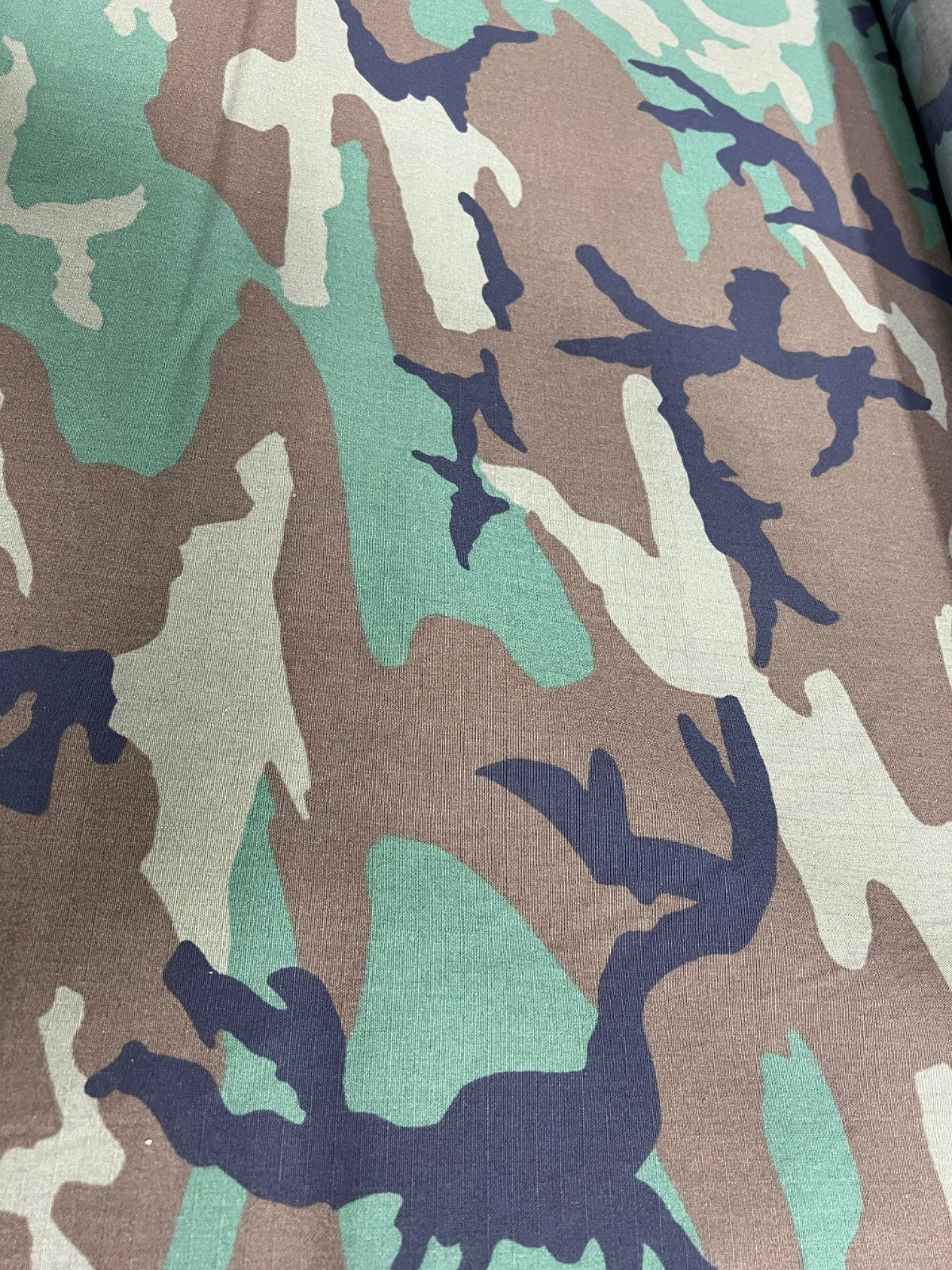 WOODLAND NYCO RIPSTOP CAMOUFLAGE FABRIC MILITARY BDU 65"